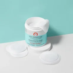 First Aid Beauty Facial Radiance Pads (60 Pads) -Wellagy Store 11054489 1974887845789274