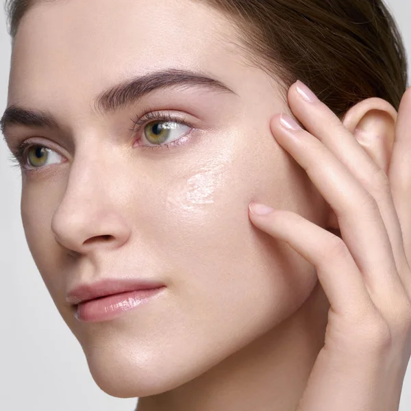 Clé De Peau Beauté Le Serum Refill 75ml 5 Clé De Peau Beauté Le Serum Refill 75ml - Image 3