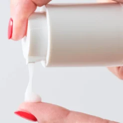 First Aid Beauty Hydrating Serum With Hyaluronic Acid 50ml -Wellagy Store 13900452 1065045699051538