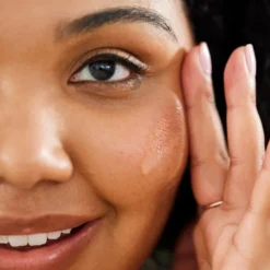 First Aid Beauty Hydrating Serum With Hyaluronic Acid 50ml -Wellagy Store 13900452 1105045698838601